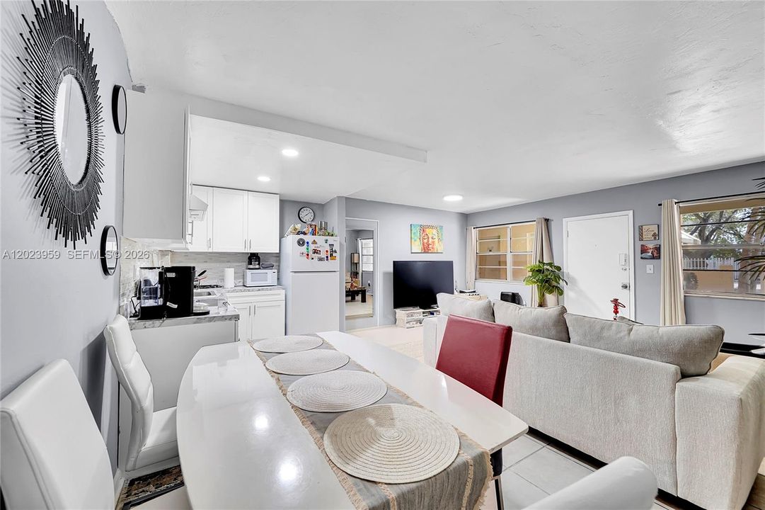 For Sale: $178,000 (1 beds, 1 baths, 680 Square Feet)