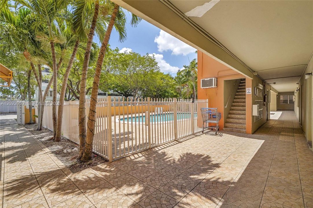 For Sale: $178,000 (1 beds, 1 baths, 680 Square Feet)