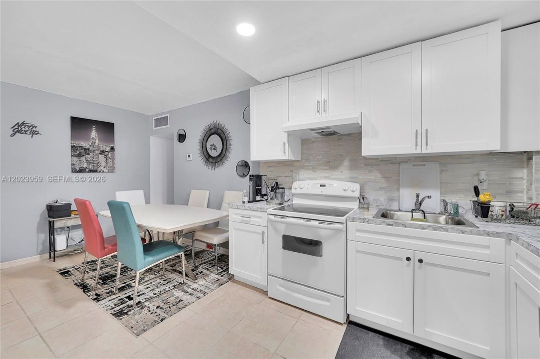 For Sale: $178,000 (1 beds, 1 baths, 680 Square Feet)