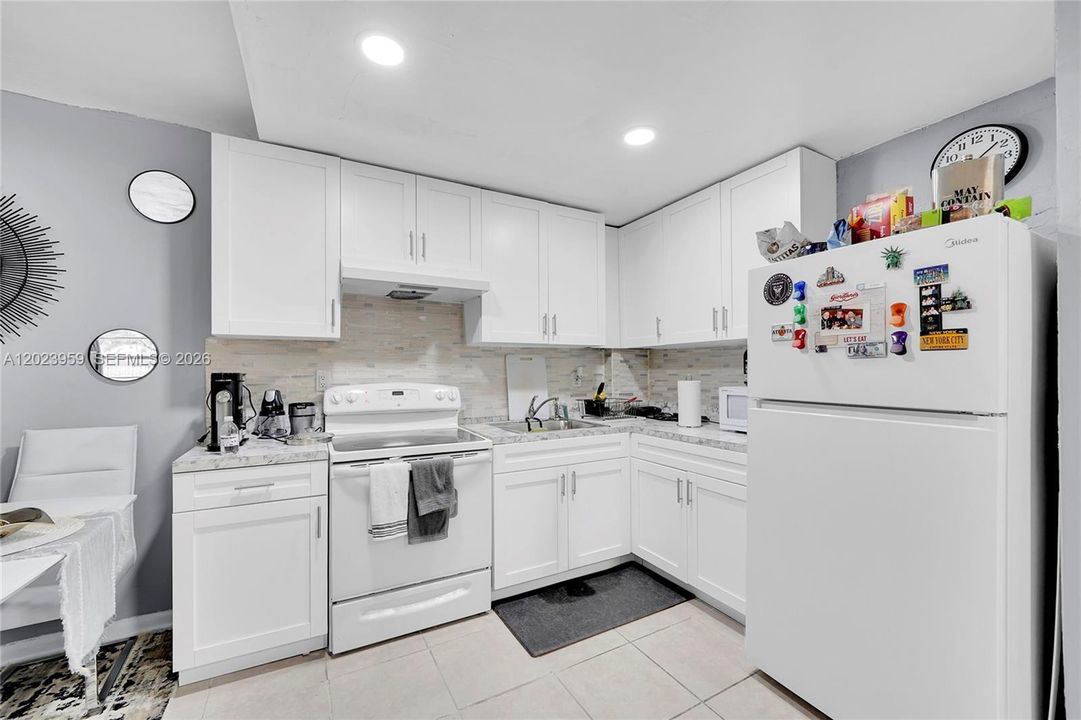 For Sale: $178,000 (1 beds, 1 baths, 680 Square Feet)