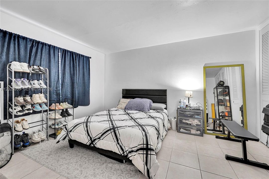 For Sale: $178,000 (1 beds, 1 baths, 680 Square Feet)