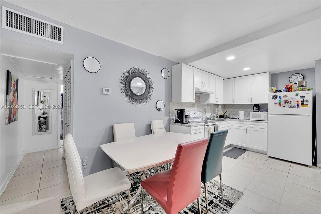 For Sale: $178,000 (1 beds, 1 baths, 680 Square Feet)