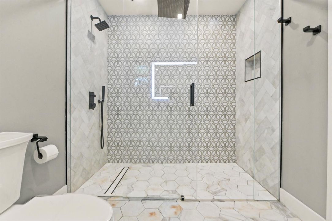 29 Bathroom 02