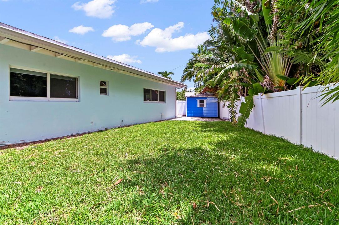 34 Backyard 01