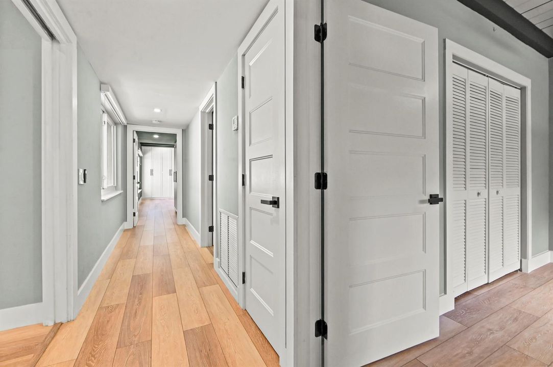 19 Hallway 01