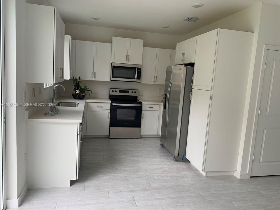 For Sale: $335,000 (3 beds, 2 baths, 1302 Square Feet)