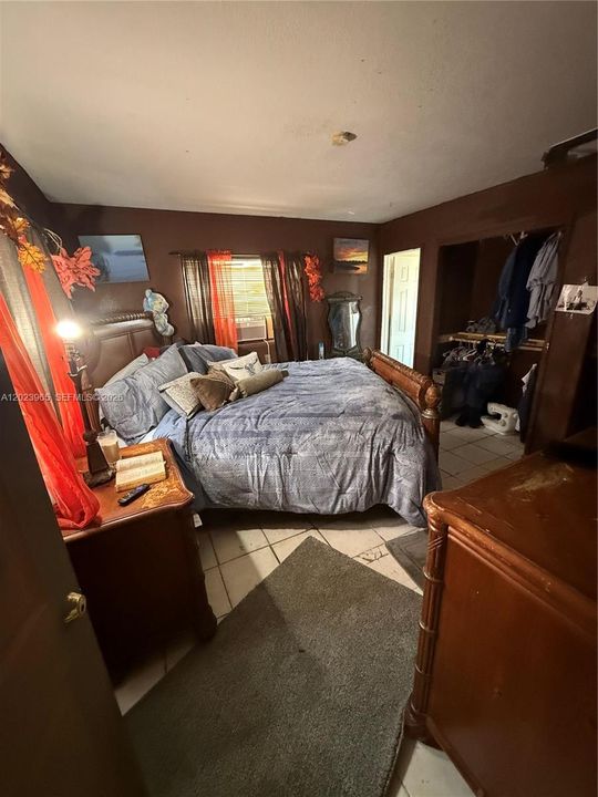 For Sale: $360,000 (4 beds, 2 baths, 1684 Square Feet)