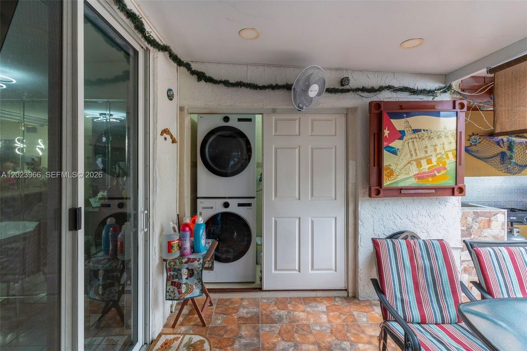 For Sale: $460,000 (3 beds, 2 baths, 1528 Square Feet)