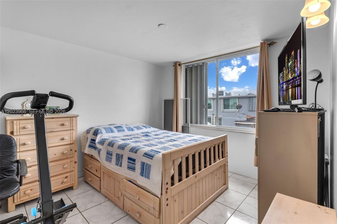 For Sale: $460,000 (3 beds, 2 baths, 1528 Square Feet)