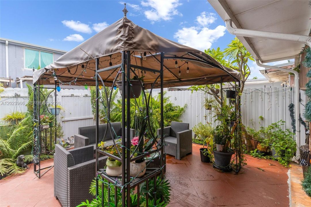 For Sale: $460,000 (3 beds, 2 baths, 1528 Square Feet)