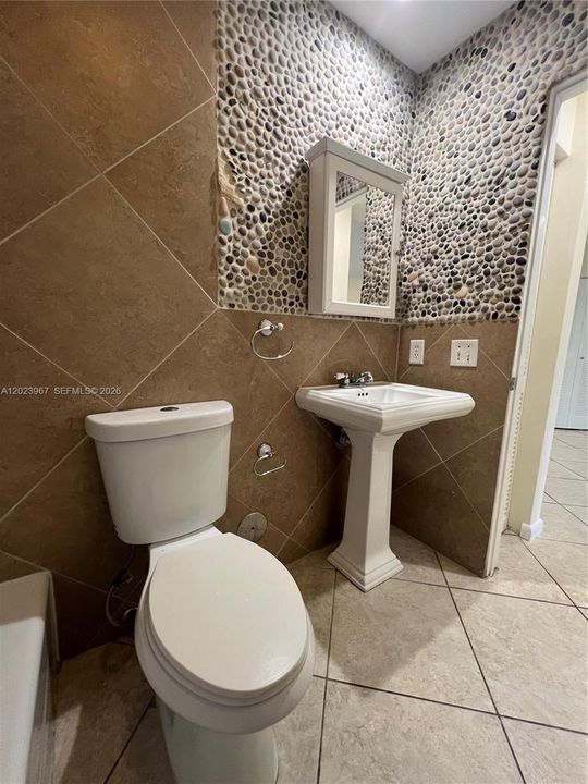 В аренду: $3,300 (2 спален, 2 ванн, 1644 Квадратных фут)