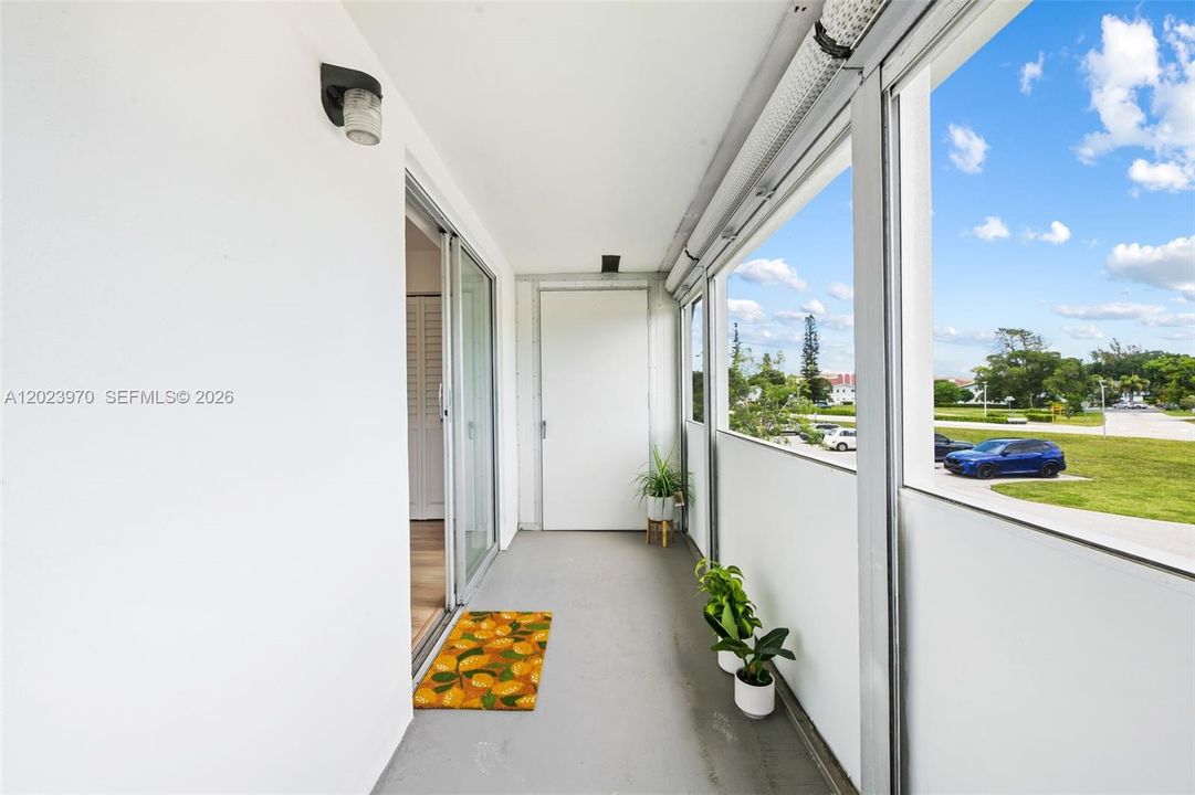 For Sale: $129,900 (1 beds, 1 baths, 700 Square Feet)