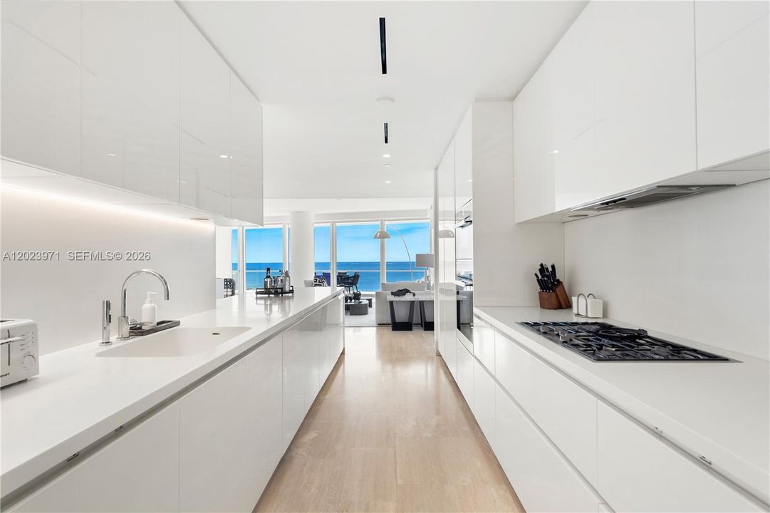 For Rent: $60,000 (2 beds, 3 baths, 2591 Square Feet)