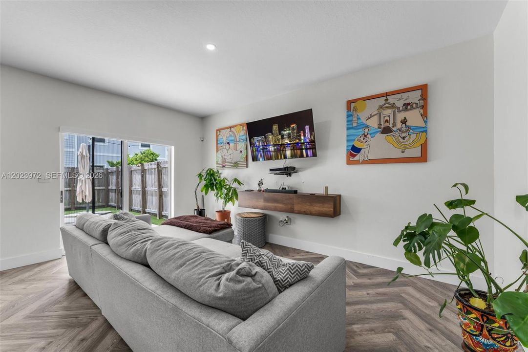 For Sale: $380,000 (3 beds, 2 baths, 1542 Square Feet)