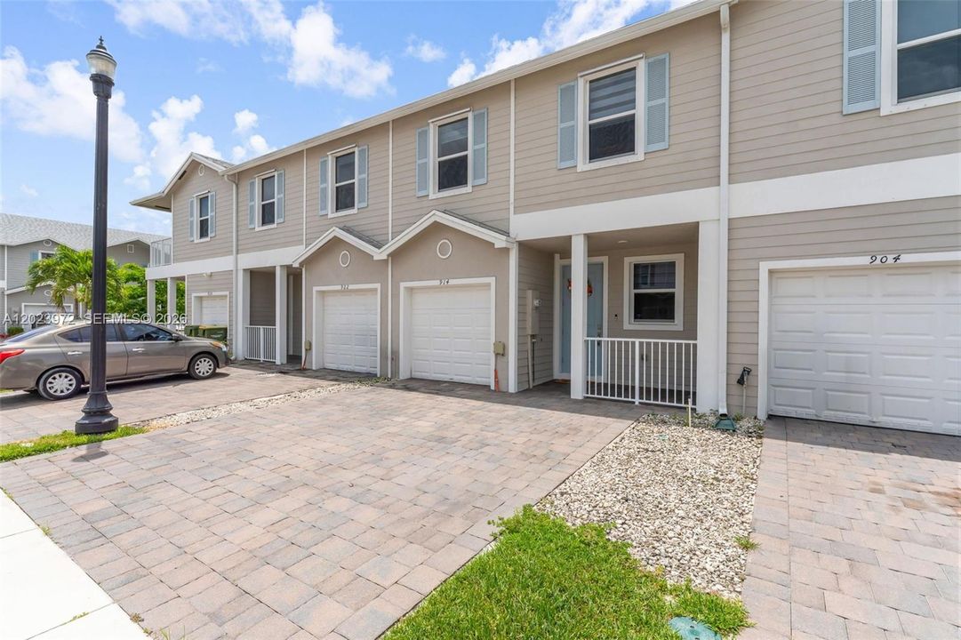 For Sale: $380,000 (3 beds, 2 baths, 1542 Square Feet)
