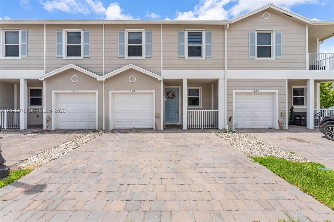 For Sale: $380,000 (3 beds, 2 baths, 1542 Square Feet)