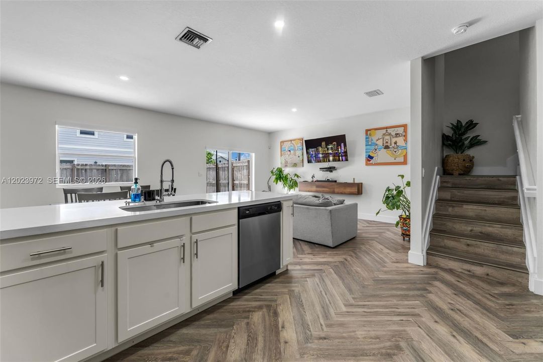 For Sale: $380,000 (3 beds, 2 baths, 1542 Square Feet)