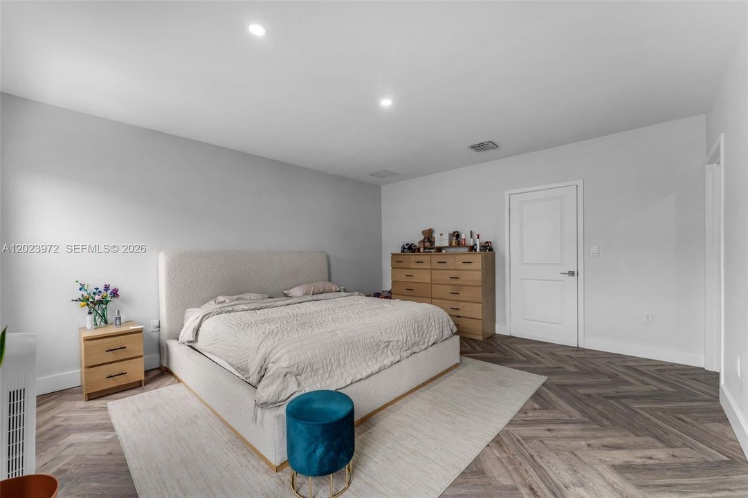 For Sale: $380,000 (3 beds, 2 baths, 1542 Square Feet)