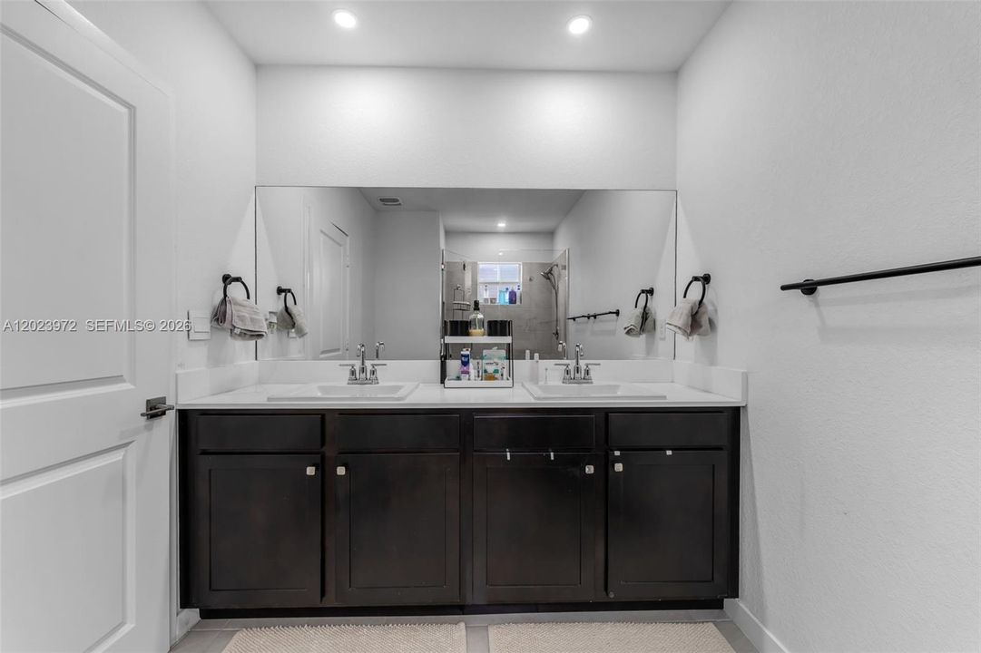 For Sale: $380,000 (3 beds, 2 baths, 1542 Square Feet)
