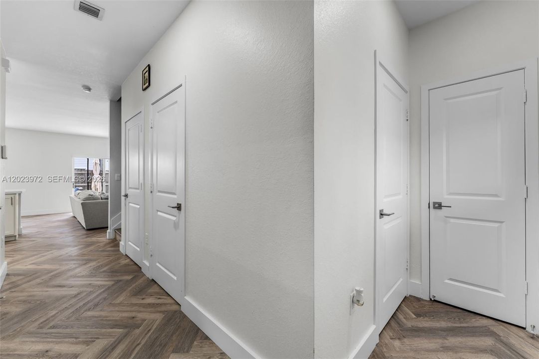 For Sale: $380,000 (3 beds, 2 baths, 1542 Square Feet)