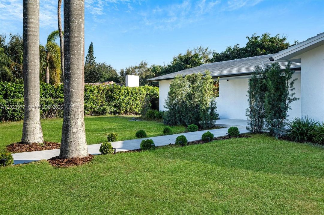 For Rent: $12,000 (4 beds, 2 baths, 1955 Square Feet)