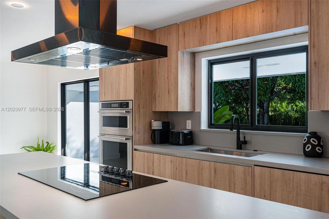 For Rent: $12,000 (4 beds, 2 baths, 1955 Square Feet)