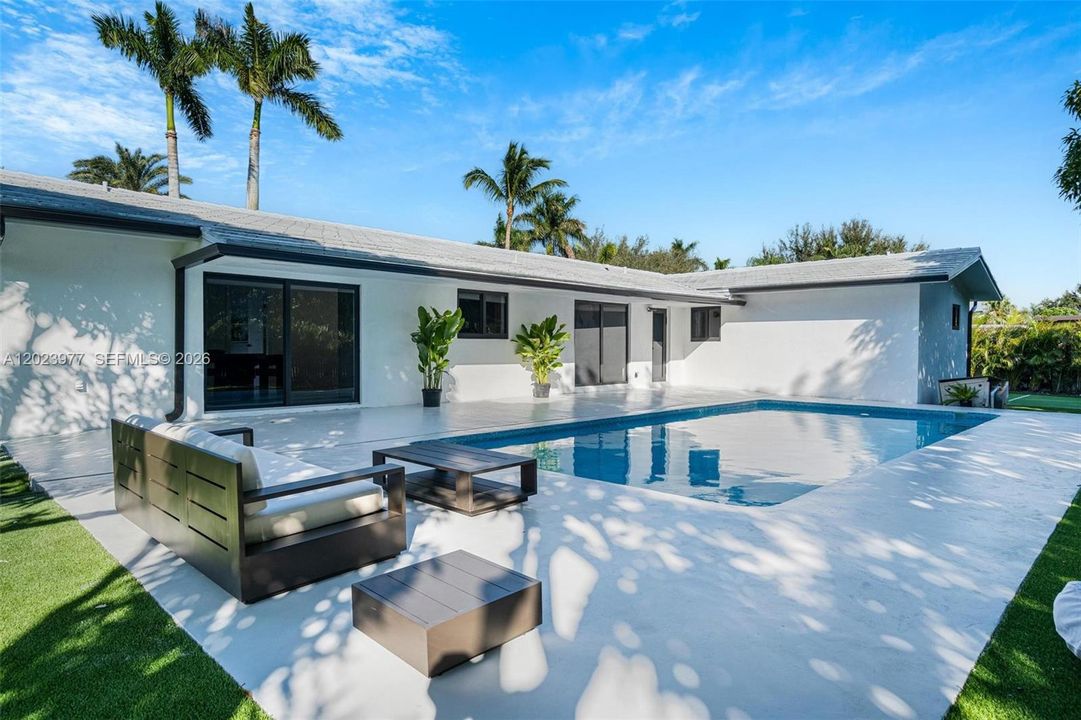 For Rent: $12,000 (4 beds, 2 baths, 1955 Square Feet)