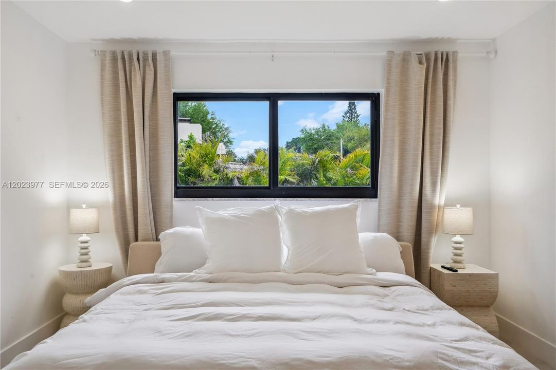 For Rent: $12,000 (4 beds, 2 baths, 1955 Square Feet)
