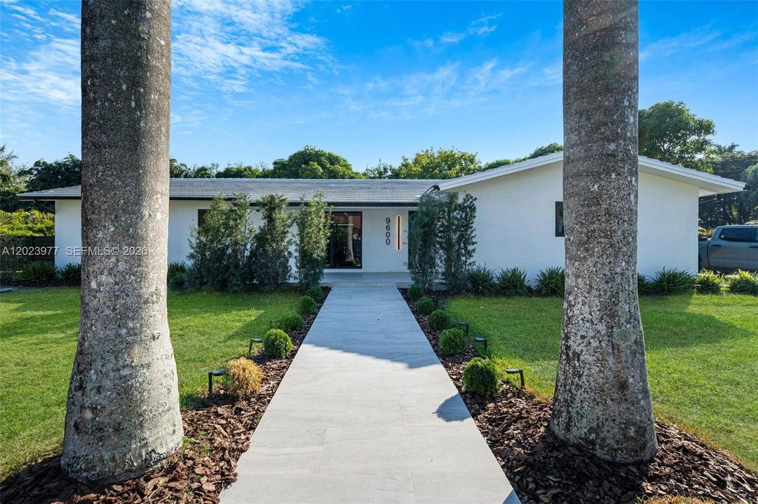 For Rent: $12,000 (4 beds, 2 baths, 1955 Square Feet)