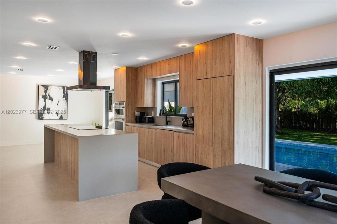 For Rent: $12,000 (4 beds, 2 baths, 1955 Square Feet)