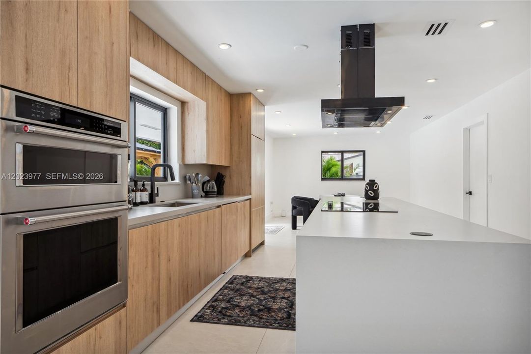 For Rent: $12,000 (4 beds, 2 baths, 1955 Square Feet)