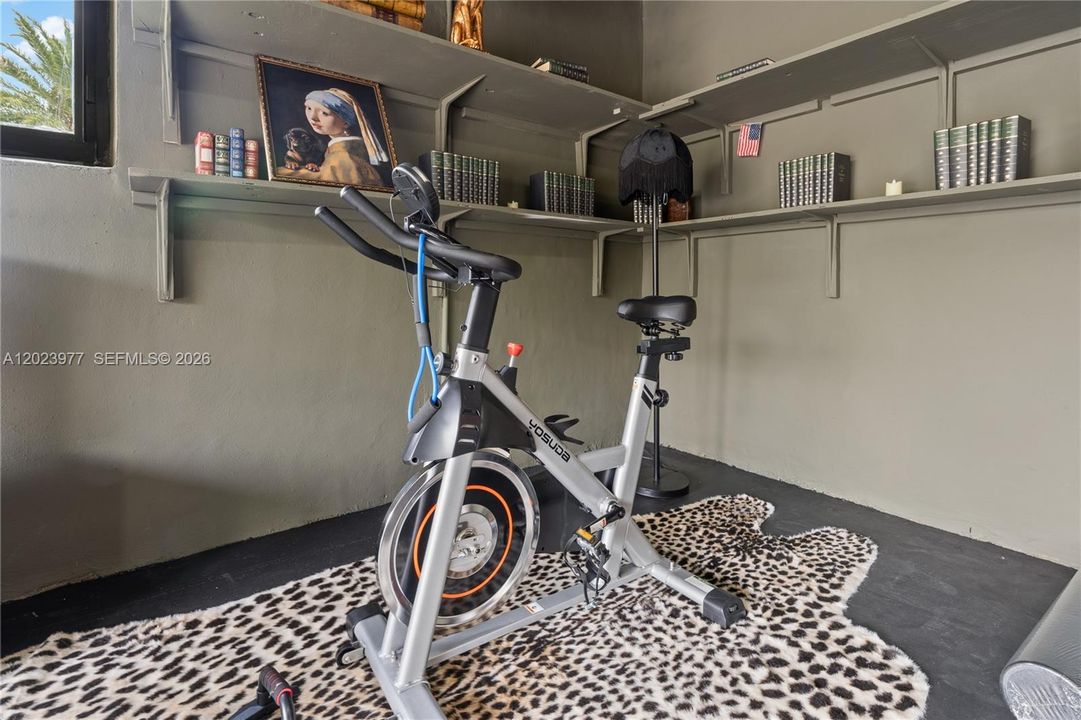 For Rent: $12,000 (4 beds, 2 baths, 1955 Square Feet)