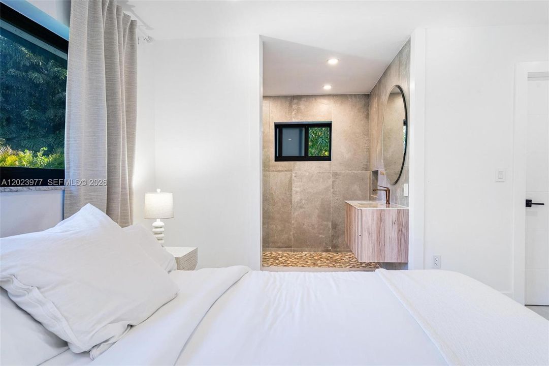 For Rent: $12,000 (4 beds, 2 baths, 1955 Square Feet)