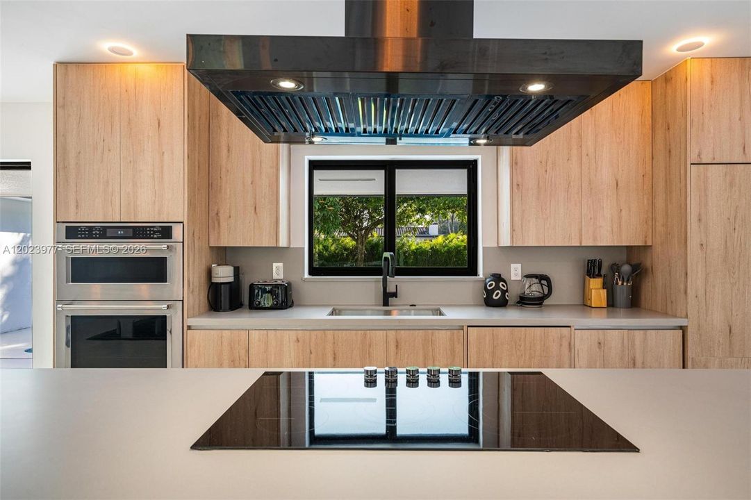 For Rent: $12,000 (4 beds, 2 baths, 1955 Square Feet)