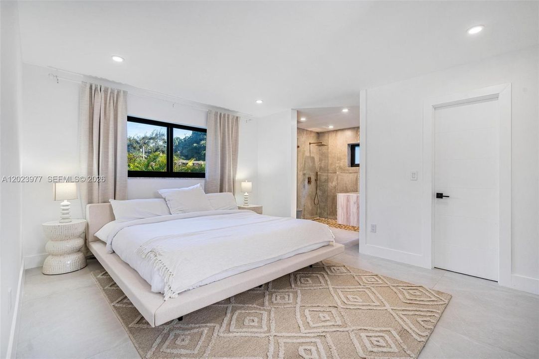 For Rent: $12,000 (4 beds, 2 baths, 1955 Square Feet)