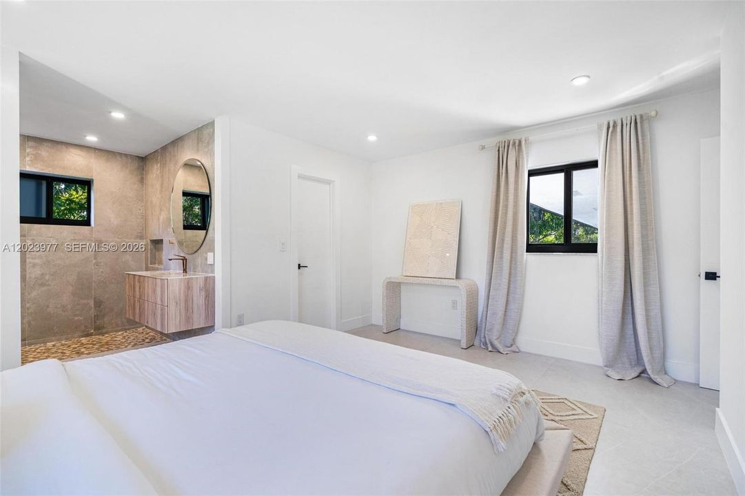 For Rent: $12,000 (4 beds, 2 baths, 1955 Square Feet)