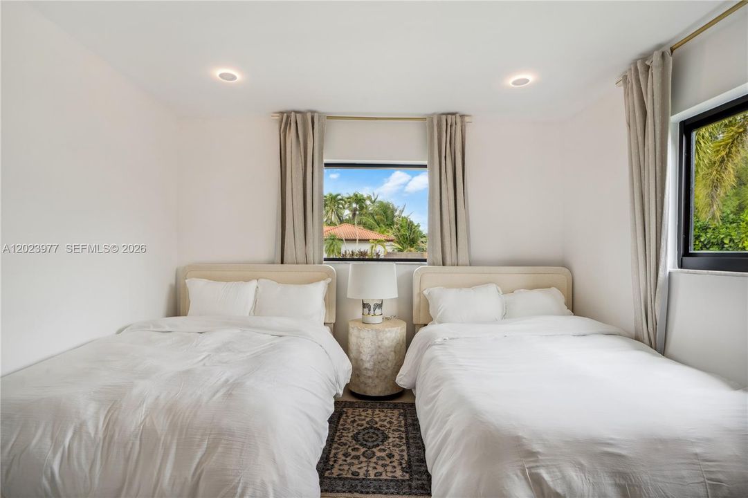 For Rent: $12,000 (4 beds, 2 baths, 1955 Square Feet)