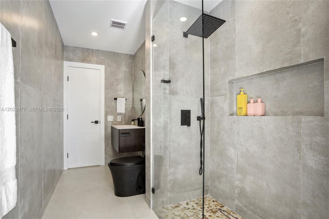 For Rent: $12,000 (4 beds, 2 baths, 1955 Square Feet)