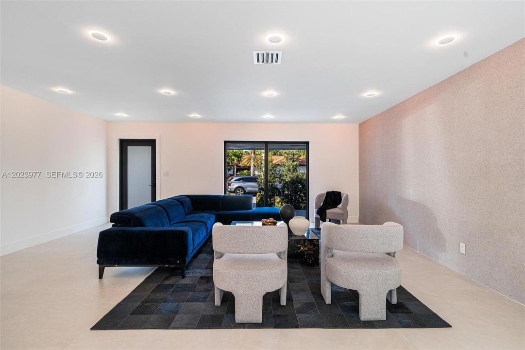 For Rent: $12,000 (4 beds, 2 baths, 1955 Square Feet)