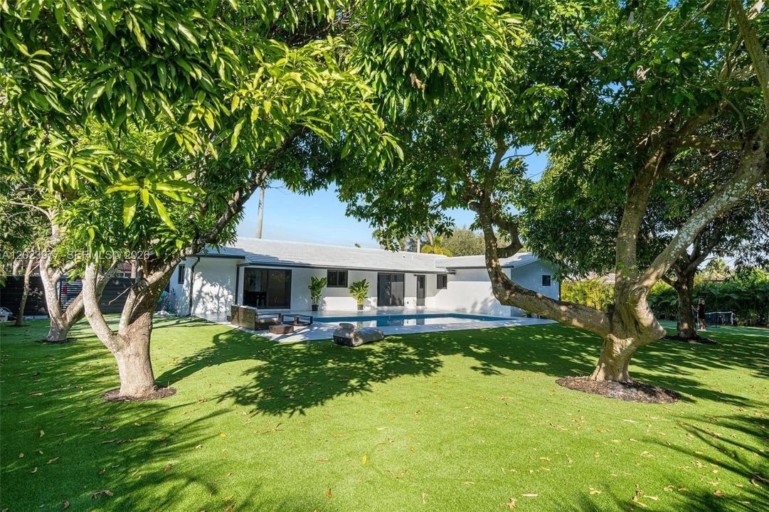 For Rent: $12,000 (4 beds, 2 baths, 1955 Square Feet)