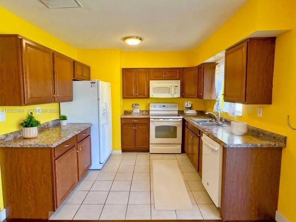 En Venta: $299,000 (2 camas, 1 baños, 912 Pies cuadrados)