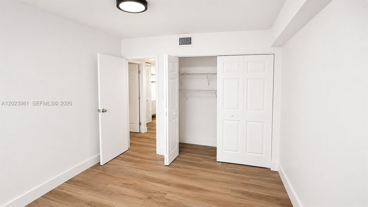 Active With Contract: $2,100 (2 beds, 2 baths, 884 Square Feet)