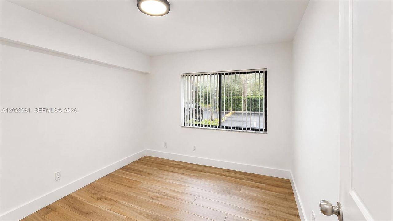 Active With Contract: $2,100 (2 beds, 2 baths, 884 Square Feet)