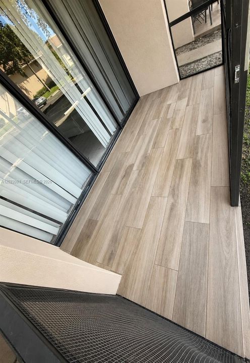 Active With Contract: $2,100 (2 beds, 2 baths, 884 Square Feet)