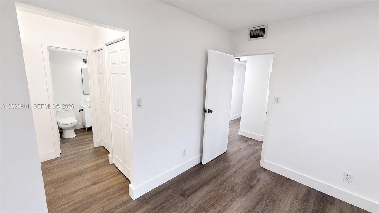 Active With Contract: $2,100 (2 beds, 2 baths, 884 Square Feet)