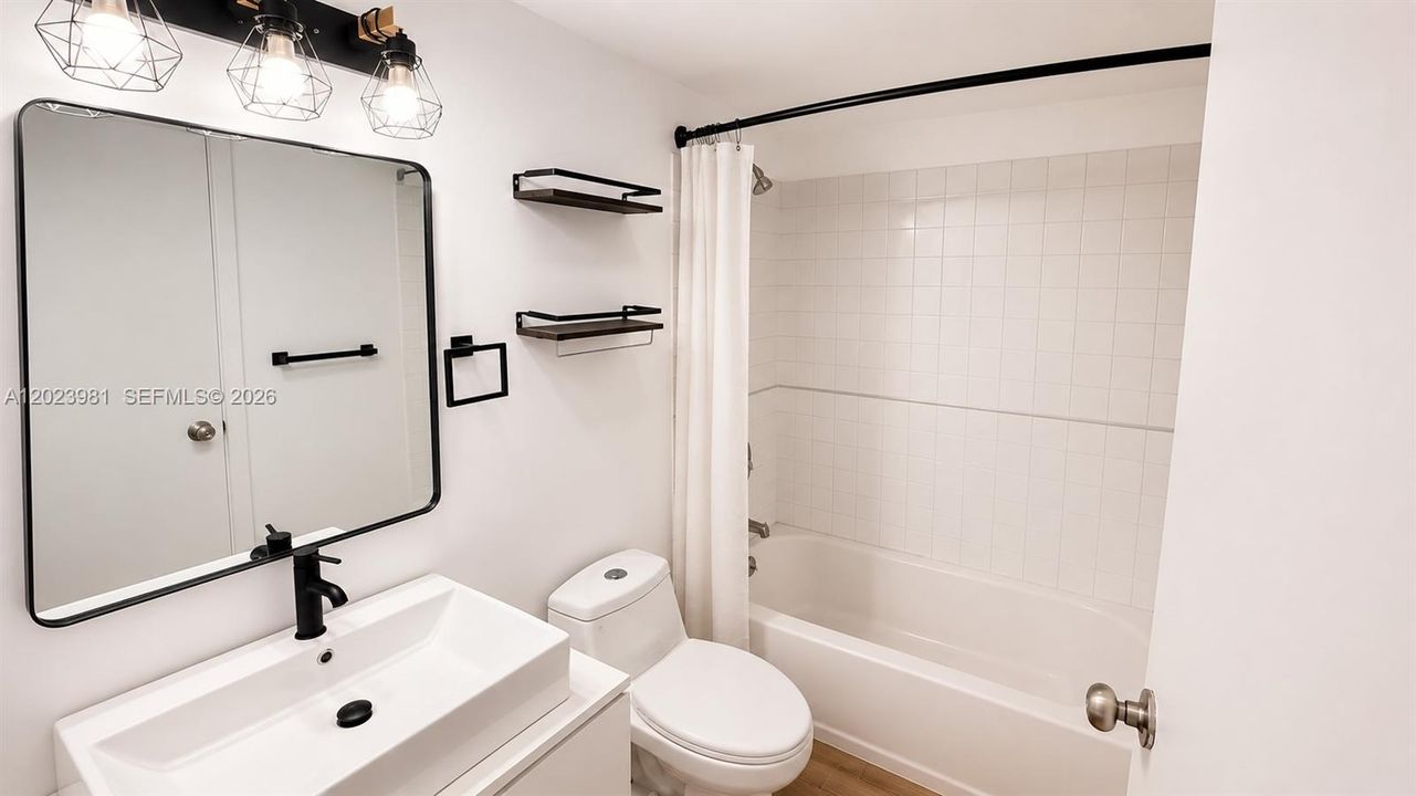 Active With Contract: $2,100 (2 beds, 2 baths, 884 Square Feet)