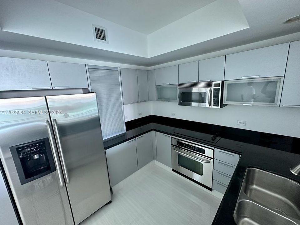 For Rent: $3,800 (2 beds, 2 baths, 1742 Square Feet)