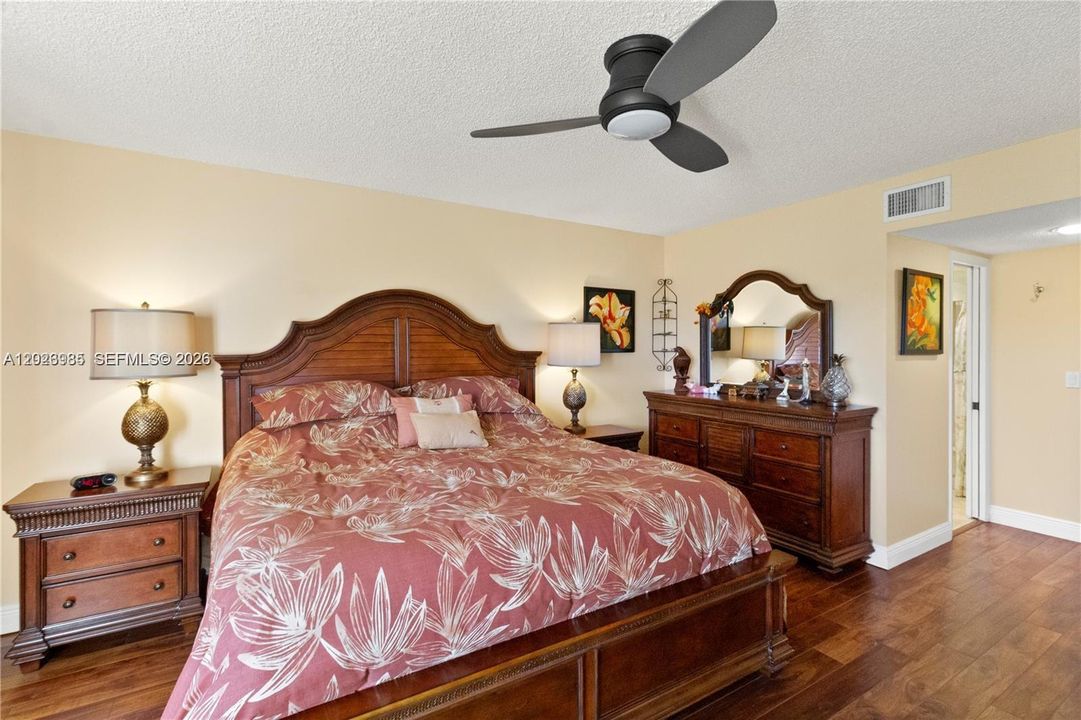 For Sale: $259,000 (2 beds, 2 baths, 1280 Square Feet)