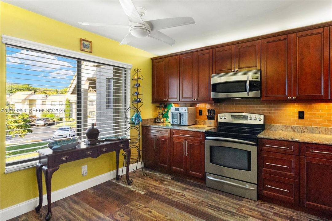 For Sale: $259,000 (2 beds, 2 baths, 1280 Square Feet)