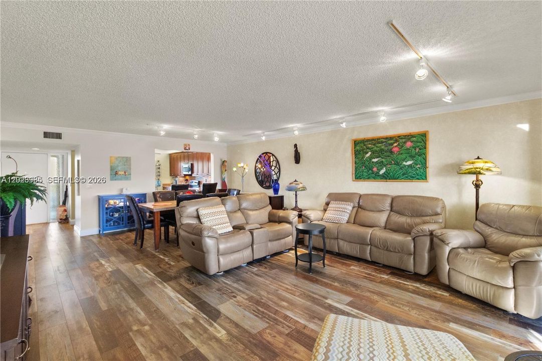 For Sale: $259,000 (2 beds, 2 baths, 1280 Square Feet)
